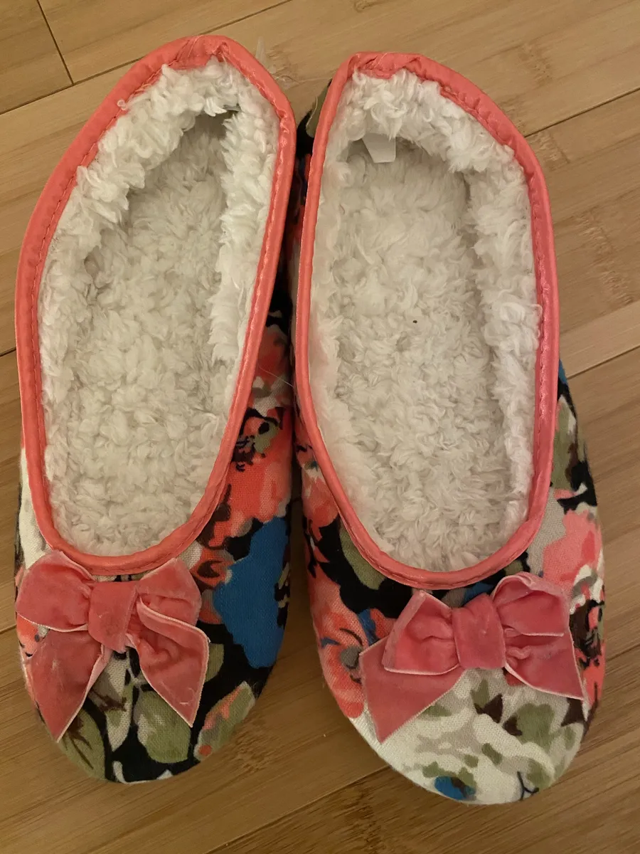bSoft Women's Indoor Bamboo Flannel Slippers with non skid soles -L